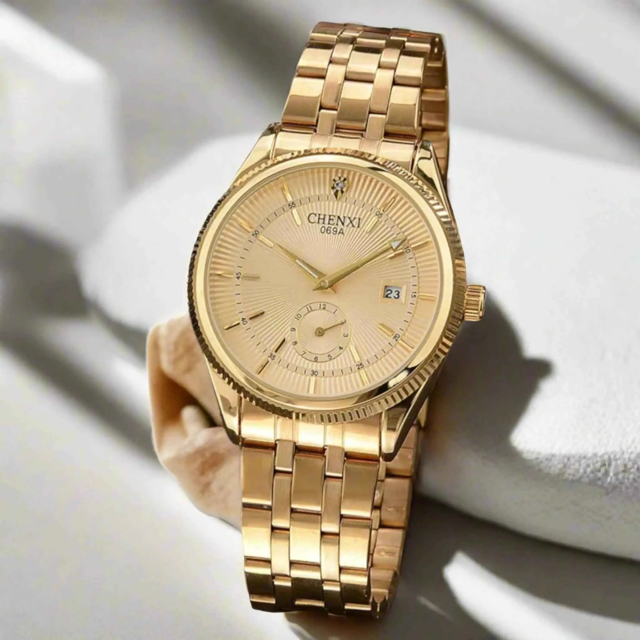 069A - Simple Watch - Golden Quartz Wristwatch for Men